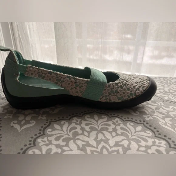 Jambu Mint Green Crochet Lace Ballet Flats with Elastic Strap - Picture 4 of 9